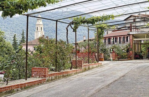 Casanova Lerrone Apartment | Apartment in Castellaro with balcony