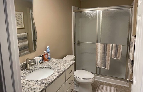Lakefront Apartment | Apartment in center of beautiful Franklin Square near SU, downtown, mall & more