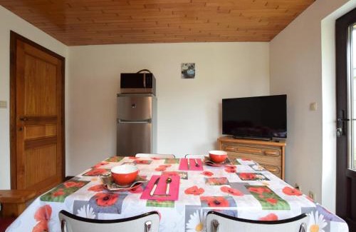 Champlon Apartment | Cozy Apartment for Couples and Families with Pet-Friendly Perks