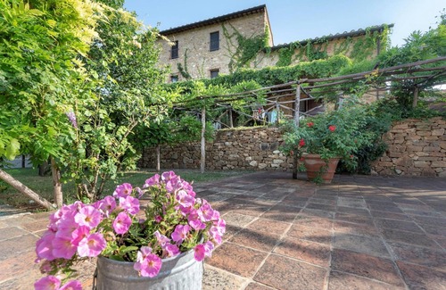 Simignano House | Relaxing Apartment in Chianti with Pool and Breakfast