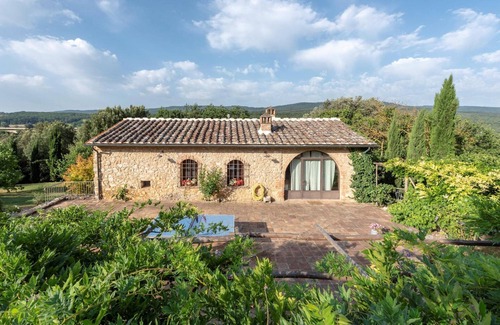 Simignano House | Relaxing Apartment in Chianti with Pool and Breakfast