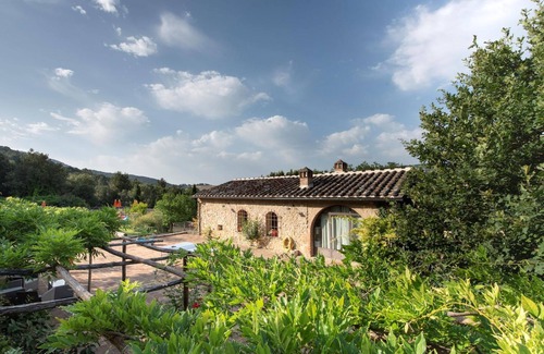 Simignano House | Relaxing Apartment in Chianti with Pool and Breakfast