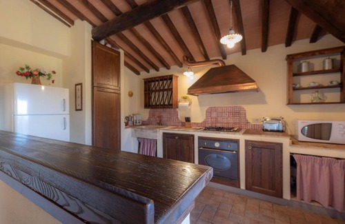 Simignano House | Tranquil Apartment in Chianti with Pool and Breakfast