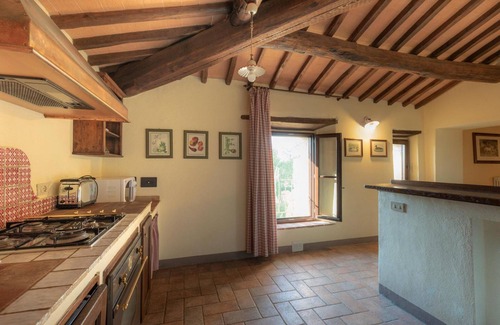 Simignano House | Tranquil Apartment in Chianti with Pool and Breakfast