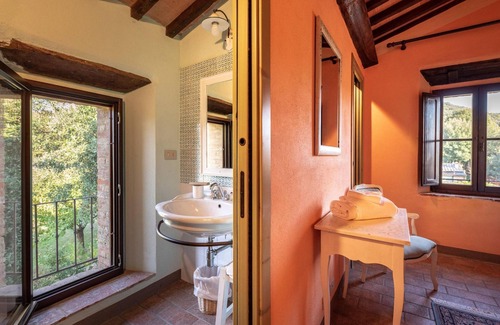 Simignano House | Tranquil Apartment in Chianti with Pool and Breakfast