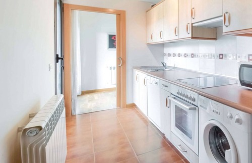 Ciruena Apartment | Discover Belvilla by OYO: Golf Course Retreat with Pool