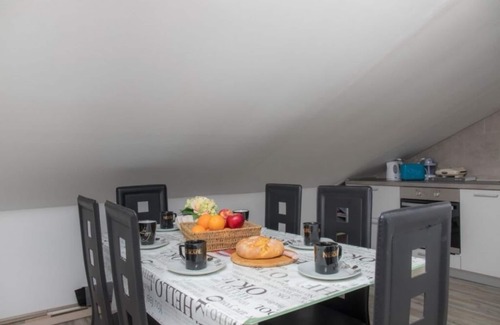 Klanfari Apartment | Seaside Apartment in Crikvenica with Terrace & Free WIFI