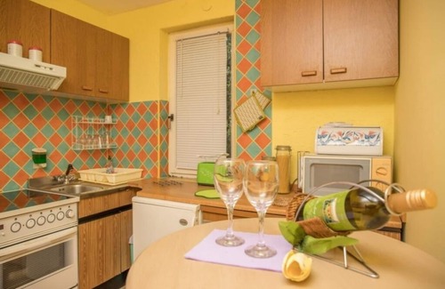 Klanfari Apartment | Seaview Apartment in Crikvenica with Terrace & Free WiFi