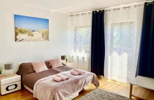 Redliny Apartment | Modern Flat in Dabrowa - Pet & Child Friendly Getaway