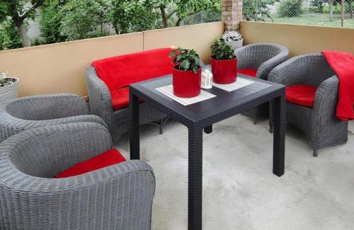 Redliny Apartment | Modern Flat in Dabrowa - Pet & Child Friendly Getaway
