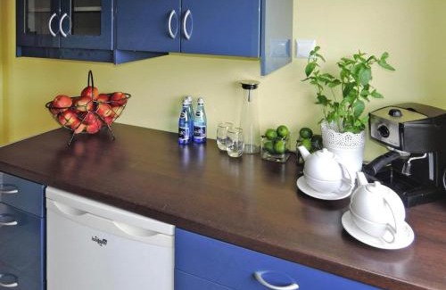 Redliny Apartment | Modern Flat in Dabrowa - Pet & Child Friendly Getaway