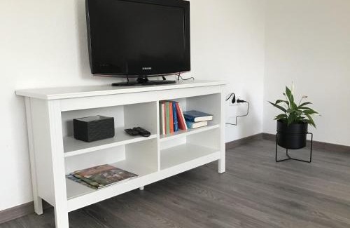 Großaltdorf Apartment | Cozy Apartment in der Waldstraße with Breakfast Included