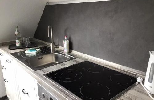 Großaltdorf Apartment | Cozy Apartment in der Waldstraße with Breakfast Included