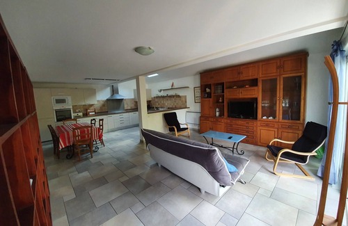 Biarritz Apartment | Tranquil Lakeview Apartment with Spa and Oceanfront Access
