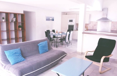 Biarritz Apartment | Tranquil Lakeview Apartment with Spa and Oceanfront Access