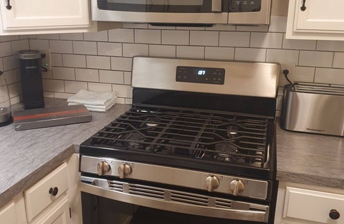 Buffalo Apartment | Comfortable Apartment in Elmwood Village with Ocean View