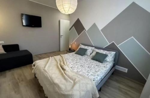 Esanatoglia House | Inviting Apartment with Private Terrace for Your Getaway