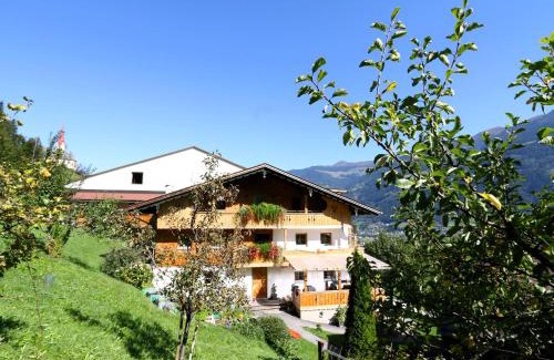 Fuegenberg Apartment | Inviting Holiday Flat Wurm in Fügen - Family Friendly Stay