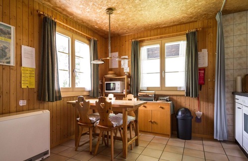 Reckingen Apartment | Cozy Kirsanna Chalet: Family-Friendly Retreat with Breakfast