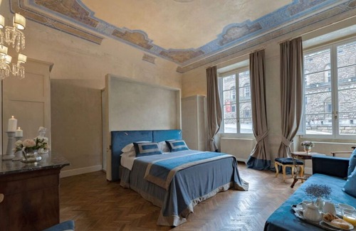 Santo Spirito Apartment | Spacious 4-Bedroom Apartment in Florence for Up to 12 Guests