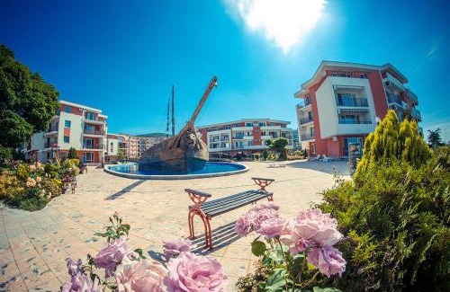 Elenite Apartment | Relaxing Oceanfront Apartment in Fort Privilege Apartcomplex