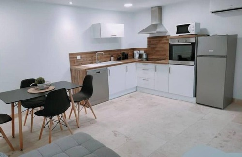 Raphele-les-Arles Apartment | Cozy Apartment in Scenic Mas with Ocean Views & Spa