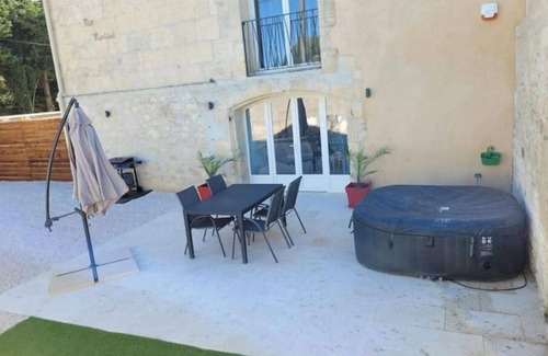 Raphele-les-Arles Apartment | Cozy Apartment in Scenic Mas with Ocean Views & Spa