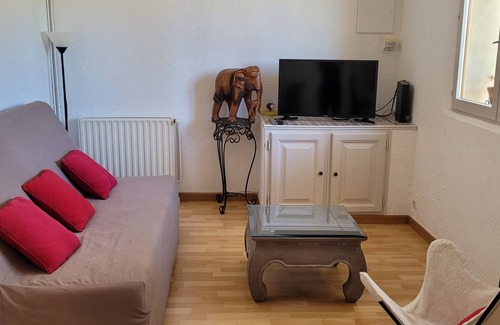 Trans-en-Provence Apartment | Apartment in a villa in the heart of Provenc!