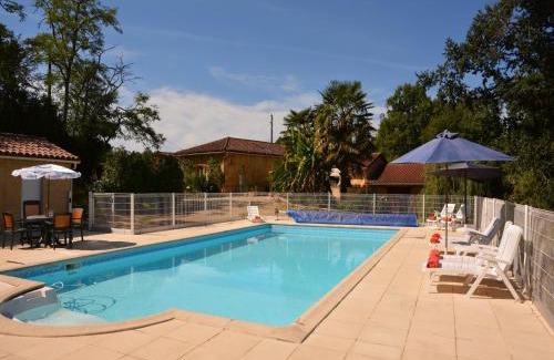 Lias-d'Armagnac Villa | Inviting Traditional Villa with Pool for a Memorable Stay