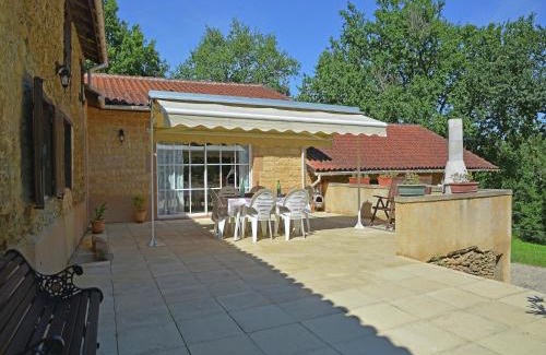 Lias-d'Armagnac Villa | Inviting Traditional Villa with Pool for a Memorable Stay