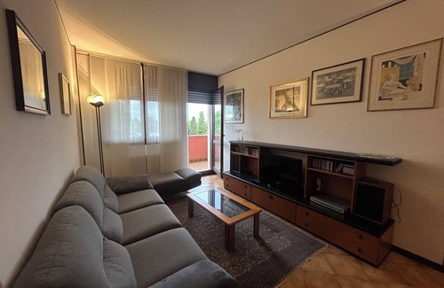 Padova Apartment | Convenient Apartment Near Streetcar for Family Getaways