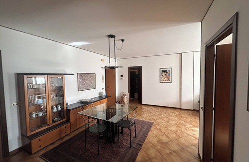 Padova Apartment | Convenient Apartment Near Streetcar for Family Getaways