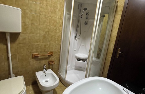 Padova Apartment | Convenient Apartment Near Streetcar for Family Getaways
