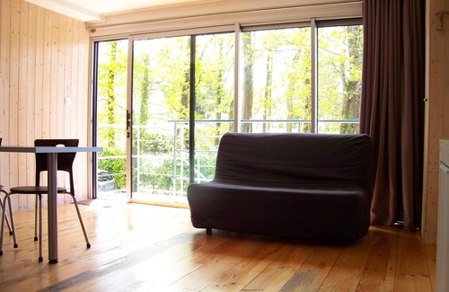 Avrille Apartment | Idyllic Apartment Surrounded by Lush Greenery - Rated 9.8
