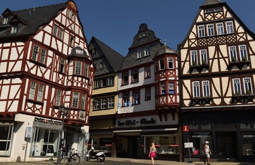 Weinbach Apartment | Pet-Friendly Apartment in Geiersthal with Kitchen & Breakfast