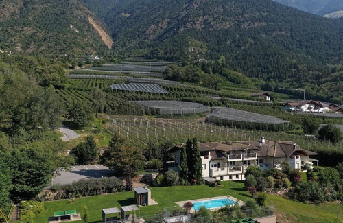 Coldrano Apartment | Top-Rated Residence Lahnhof in Laces with Pool & Breakfast