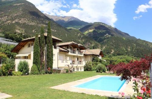 Coldrano Apartment | Discover Residence Lahnhof: Pet-Friendly Retreat in Laces