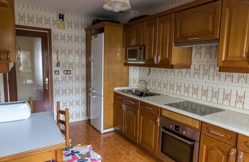 Elexalde Auzoa Apartment | Relaxing Apartment in Górliz: Steps from the Beach