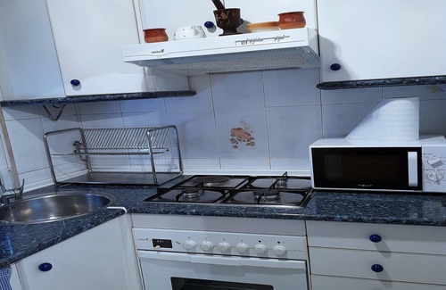 Guisando Apartment | Family-Friendly Apartment in Gredos with Kitchen Access