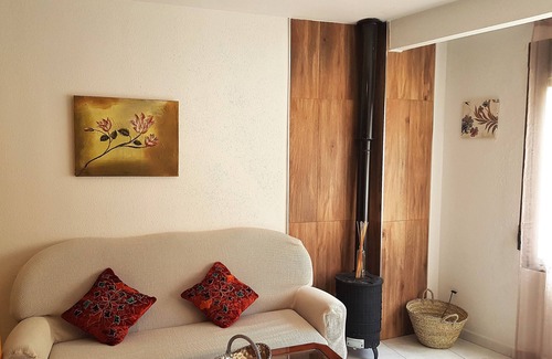Guisando Apartment | Family-Friendly Apartment in Gredos with Kitchen Access