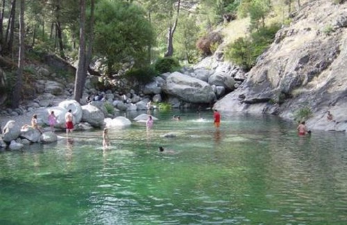 Guisando Apartment | Family-Friendly Apartment in Gredos with Kitchen Access
