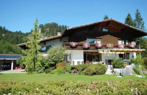 Lechaschau Apartment | Cozy Apartment in Wangle Tyrol with Scenic Walking Trails