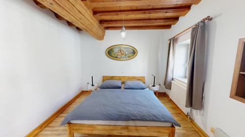 Gmunden Apartment | Historic Town House Apartment - Family-Friendly Retreat