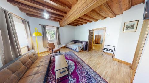 Gmunden Apartment | Historic Town House Apartment - Family-Friendly Retreat