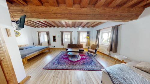 Gmunden Apartment | Historic Town House Apartment - Family-Friendly Retreat