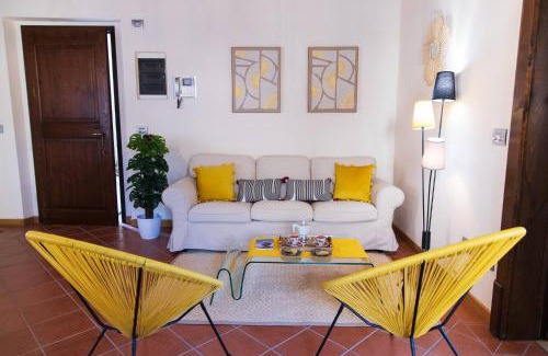 Bargni House | Historic Villa Apartment with Pool and Tennis Access