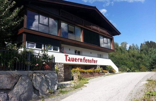 Schonbach Apartment | Top-Rated Apartment in Neukirchen with BBQ and Kitchen