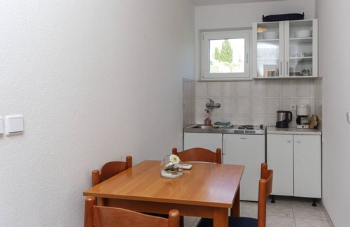Mokosica Apartment | Stunning Dubrovnik Apartment with Pool and Ocean View