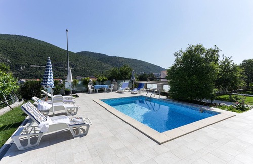 Mokosica Apartment | Stunning Dubrovnik Apartment with Pool and Ocean View