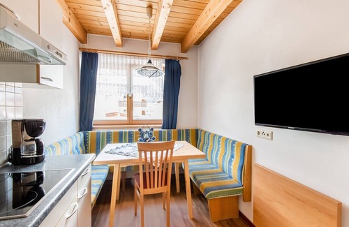 Huben Apartment | Cozy Holiday Flat Steps from Ski Area in Längenfeld